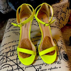 Stunning neon yellow stilettos